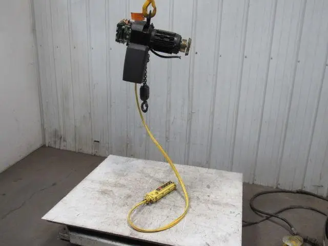 P & H 1/2 Ton Electric Chain Hoist 1000 lb 12' Lift 460V W/7' Pendant