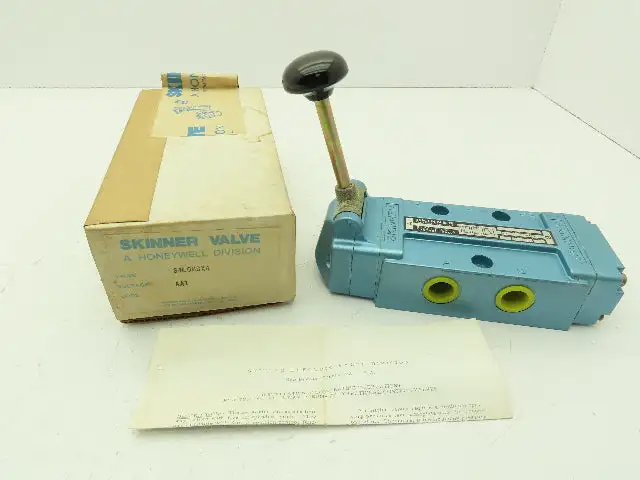 Honeywell Skinner S4LOMCX4 Directional Control Spool Valve 5 Port 3 Pos 1/2"NPT