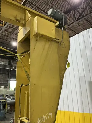 2 TON X 18' SPAN X 12' HIGH HOWE FREE STANDING JIB CRANE, WITH REMOTE CONTROL,  POWER ROTATION & YALE 2 TON HOIST: YOBRO #24579
