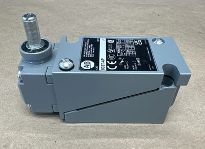 NEW Allen-Bradley 802T-AP J