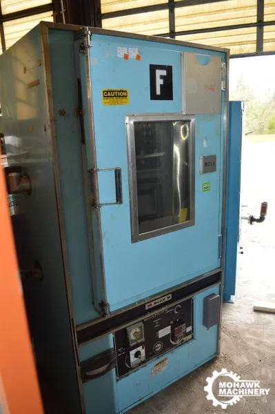 400-DEGREE BLUE M “POM-33G-1” ELECTRICAL CONVECTION OVEN w/OMEGA CONTROLS (25” X 28” X 35”)
