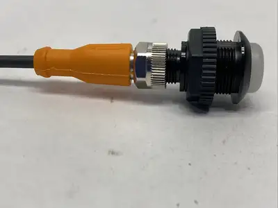 S18LGRXPQ, EVC892 | Banner S18LGRXPQ Barrel-Mount Indicator EZ-Light 10-30VDC w/ ifm EVC892 Cable - Used
