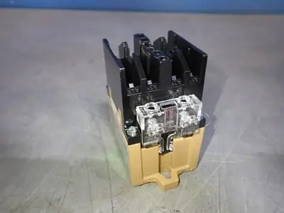 New | in-Stock ALLEN BRADLEY 700P000A1 Relays & Switches | HGR 24 #739681