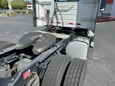 USED 2022 VOLVO VNR42T300