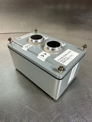 Allen-Bradley 800T-2TZ Push Button Enclosure 2 Hole NEMA 4, 13 (5D-13