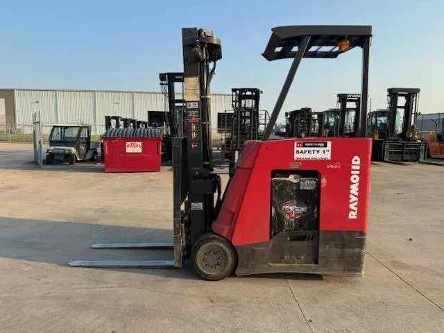 Used 2018 RAYMOND 425C35TT 3-Wheel Stand up Electric Counterbalance Forklifts Illinois US | Somerset Equipment Sales #1546206