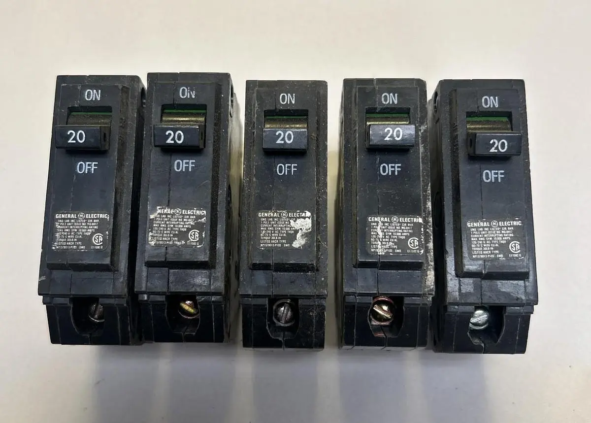 Used GE THQB120 Switchgears Ohio US | Surplus Asset Holdings #1184841