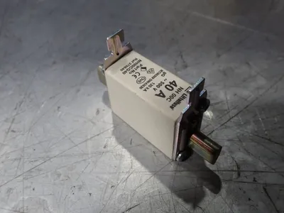 USED LITTELFUSE NH00CG