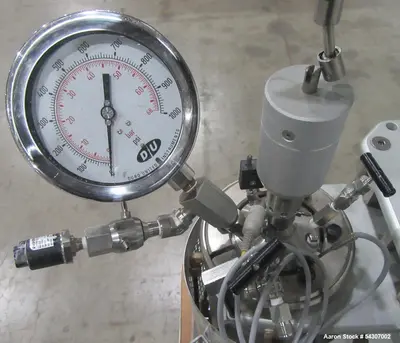 Used Parr Model 4526 Bench Top Reactor 2L 1900 PSI with 4848 Controller