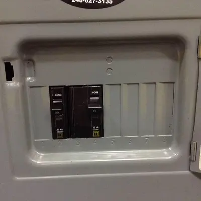 USED SQUARE D QO8-16L100DS