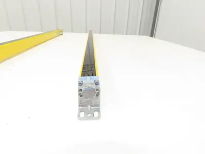Schmersal SLC440COM-ER-0890-14 Safety Light Curtain Transmitter & Receiver Set