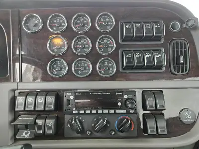 USED 2023 PETERBILT 389