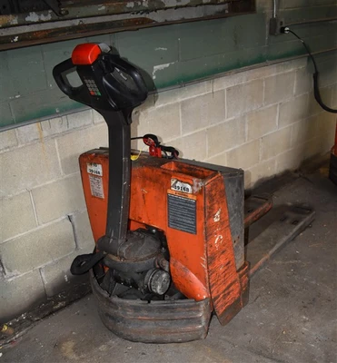 TOYOTA 7HBW23 Pallet Jacks | Mohawk Machinery (2)