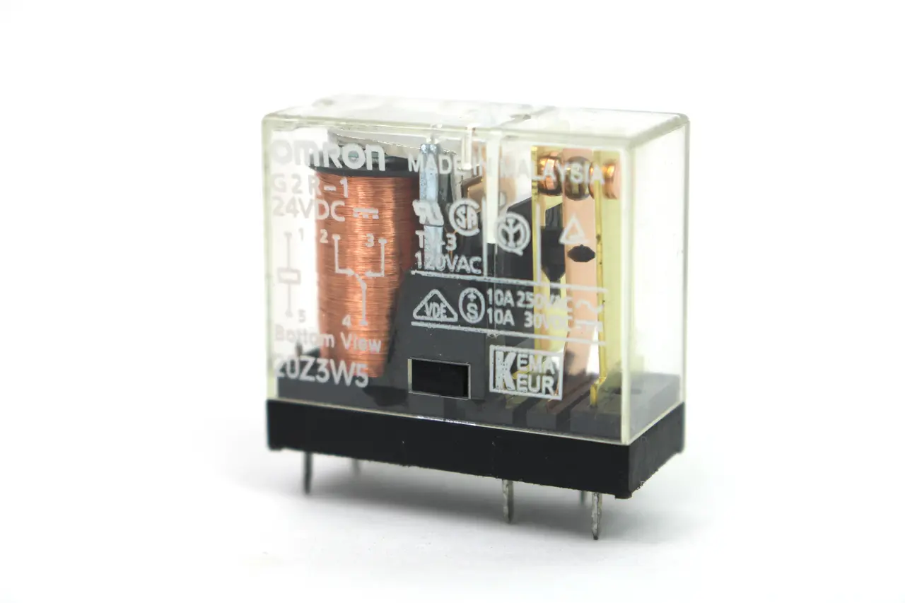Omron G2R-1 Plug-In Power Relay, 24V DC