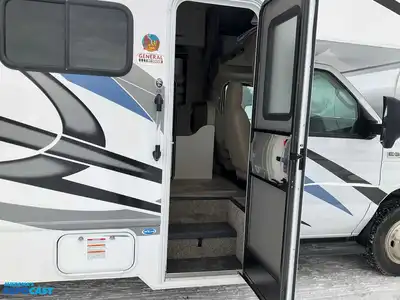 USED 2022 FORD /THOR MOTOR COACH E-350 SUPER DUTY FOUR WINDS 22E