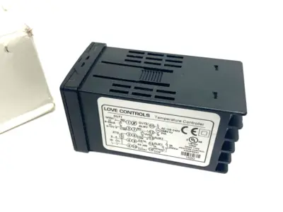 USED DWYER, LOVE CONTROLS TEMPERATURE CONTROLLER 1/16 DIN SIZE