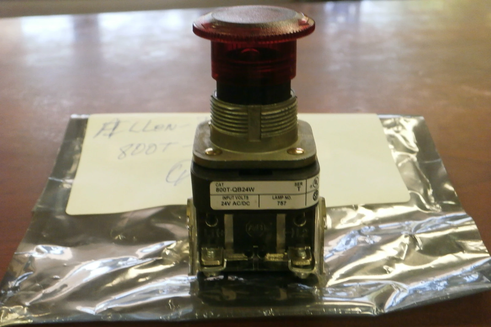 USED Allen-Bradley 800T-QB24W