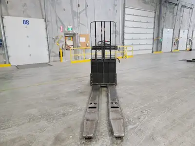 USED RAYMOND 8410