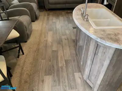 USED 2018 FOREST RIVER VIBE 288RLS