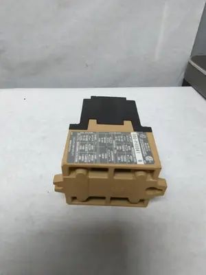 Used ALLEN-BRADLEY 700-P400A1 Miscellaneous Equipment (Electrical & Power) Ohio US | Surplus Asset Holdings #1239843