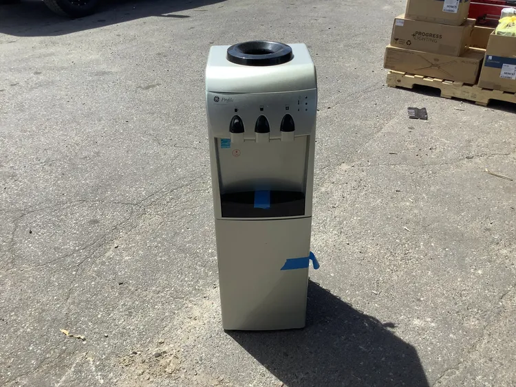 Used PROFILE GXCF25HBS Beverage Dispensers Michigan US | Miedema Asset Management Group #1183505