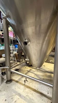30 BBL (930 Gallon) Unitank Fermenter – Glycol Jacketed & Insulated