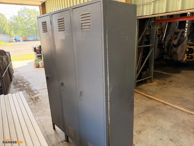 Used LYON LOT OF (2) SETS OF LOCKERS. General Storage Systems Michigan US | Miedema Asset Management Group #1396056