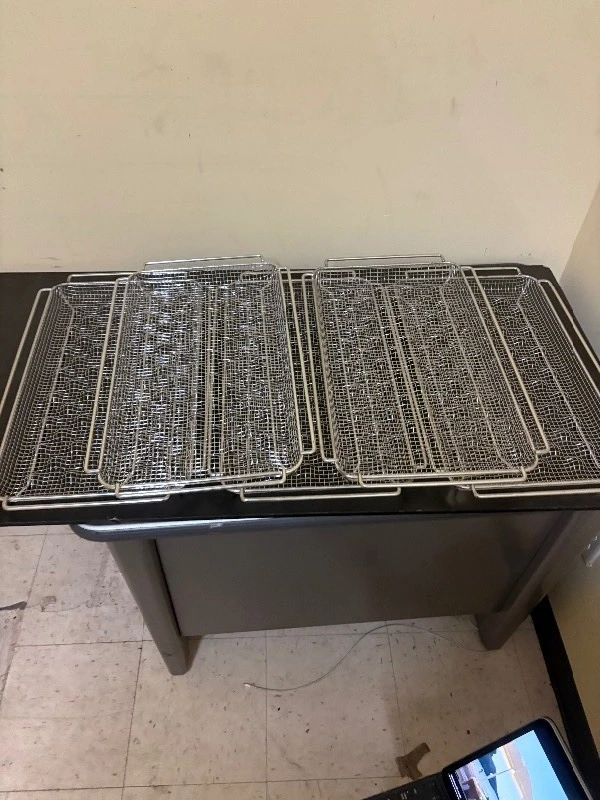 set of 5 wired baking sheets