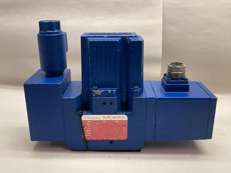 Used MOOG D661-3702E Solenoid Valves Ohio US | Surplus Asset Holdings #1295771