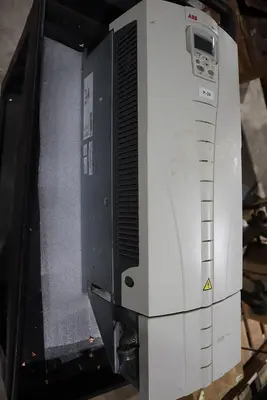 ABB ACH550-UH-125A-4 AC DRIVE 550 SERIES 3 PHASE 380-480 V AC STOCK S686