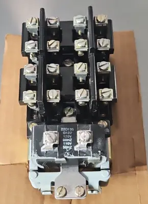 General Eletric CR2810A14G122 Machice Tool Relay 600V 10A max. Loc4E32