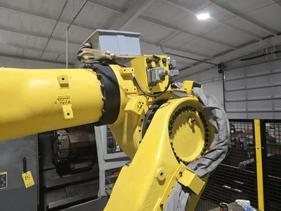 2012 Fanuc Robot R-2000i6 210FS Robotic Arm System w/ Camera System, Pallet Supports, Controllers,