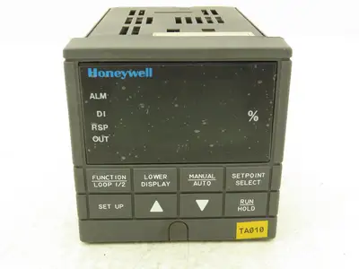 Honeywell UDC3300  Digital Temperature Controller DC330B-E0-000-20-000000-00-0