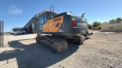 Used 2025 HYUNDAI HX220AL Crawler Excavators Texas US | National Equipment Dealers #1422258