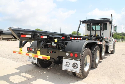 New | in-Stock 2027 WESTERN STAR 47X Hooklifts & Roll-Offs Texas US | Roll Off Truck World #1492010