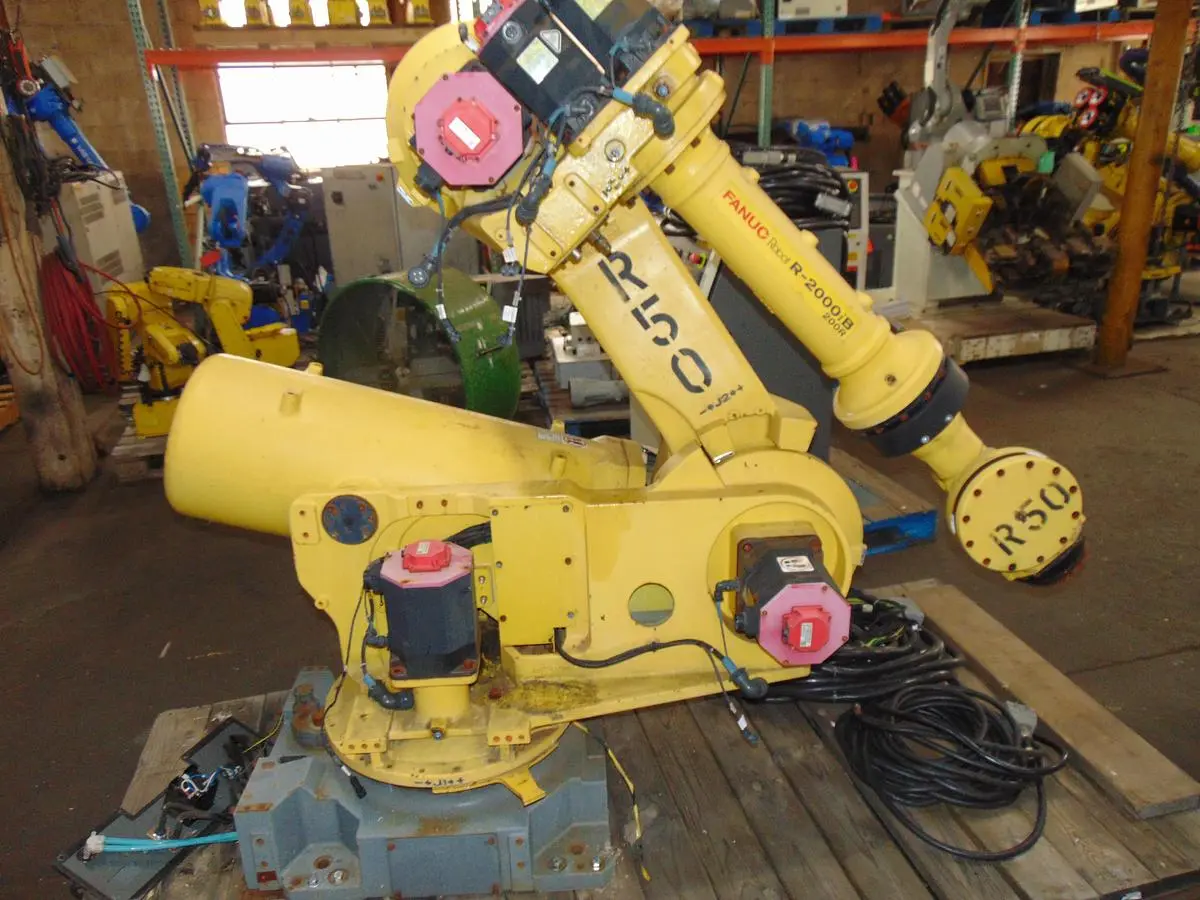 USED FANUC R2000IB/200R