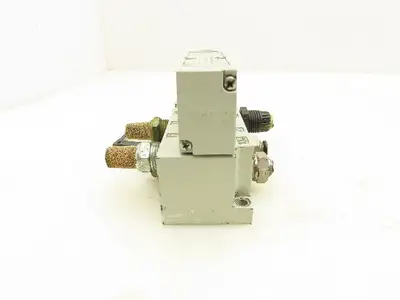 Numatics 122BA4Z2MN00061 Pneumatic Solenoid Valve w/Manifold Base 24VDC Lot of 3