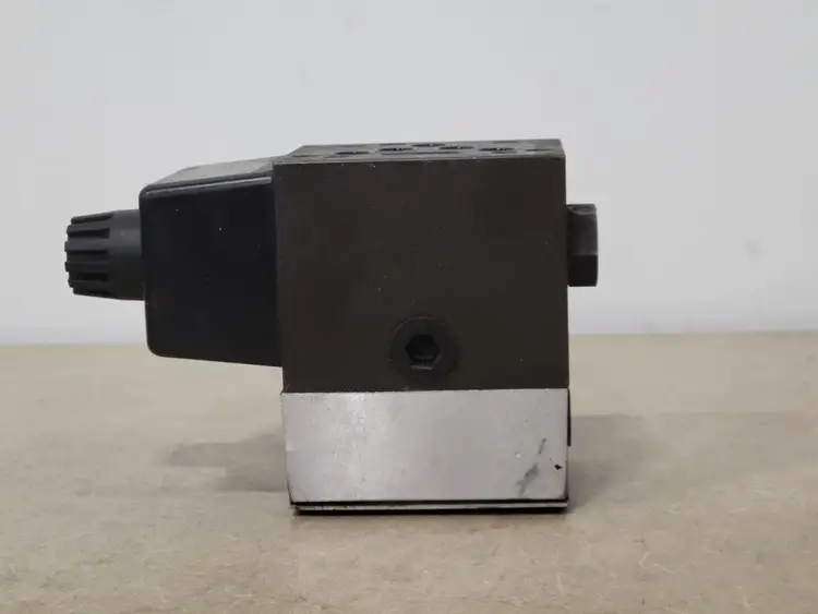 Used PARKER D3W4KNYC1-14 Parts (Hydraulics and Pneumatics) British Columbia CA | Lenmark #264991