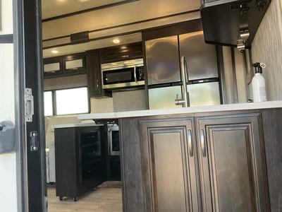 Used 2018 MOMENTUM 395M Campers, Caravans, Motorhomes Michigan US | Miedema Asset Management Group #1334425
