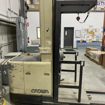 Used 2000 CROWN SP3000 Narrow Aisle Forklifts Alberta CA | Leavitt Machinery #1443683