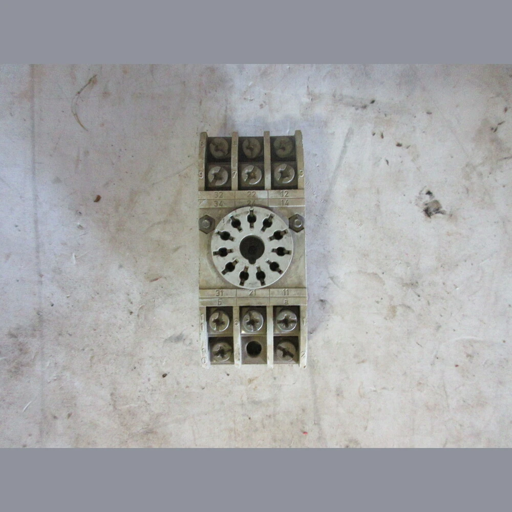 11 Pin Relay Base
