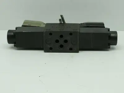 Moog HPN 676775 WE43P06C06PC0BN Directional Control Valve 24V