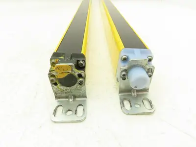 Schmersal SLC440-ER-0570-14-01 Safety Light Curtain Transmitter & Receiver Set