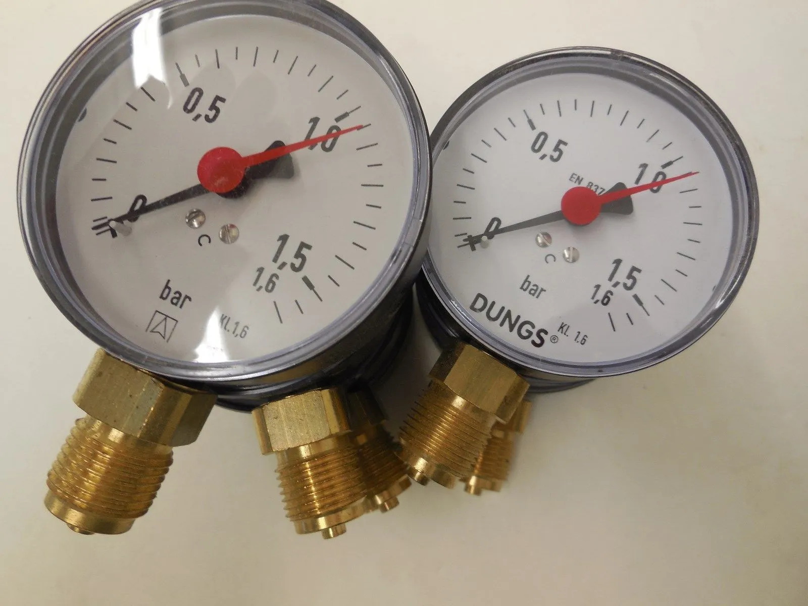 7 NEW DUNGS RF80 0/1.6 BAR PRESSURE GAUGE 85161201