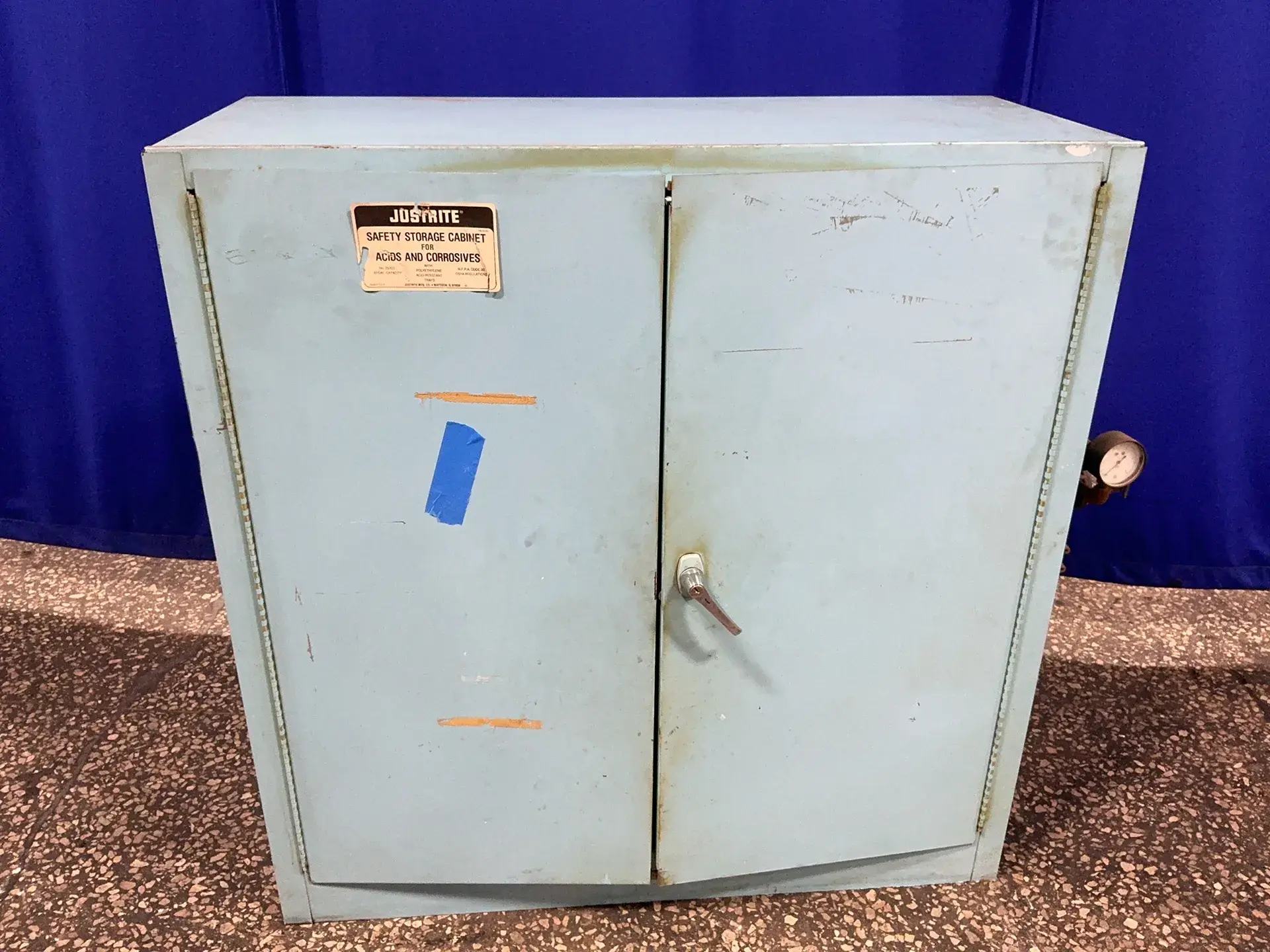 Used JUSTRITE _UNKNOWN_ Cabinets Ohio US | HGR 24 #1427522