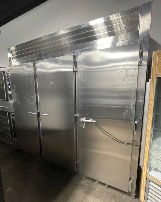 72-0347 Traulsen RRI332HUT-FHS 101” Self Contained Roll In Cooler Refrigerator