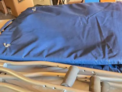 Rubbermaid Saf-T-Grip Shower Mat and Crutches with Blue Cushion