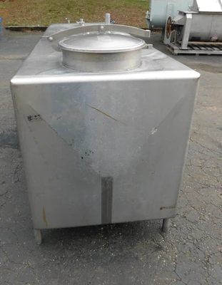 USED 675 GALLON TANK RETANGULAR TANK
