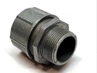 USED HUBBELL CORD CONNECTOR 1-1/4" NPT