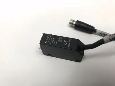 USED KEYENCE LASER SENSOR, BUILT IN AMPLIFIER, 12-24 VDC